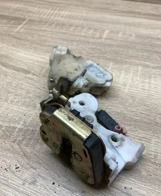 Nissan Almera Rear door lock 0892052B 82553BM760
