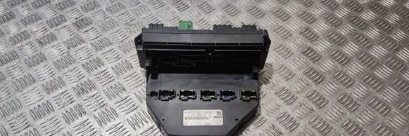Mercedes-Benz C W204 Fuse module 2129005912