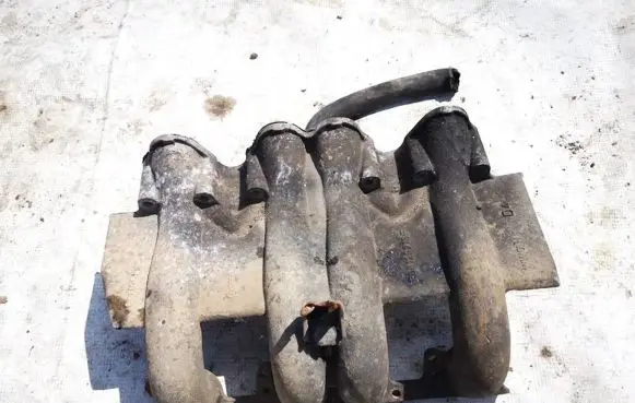 Volkswagen Jetta I Intake manifold 068129713f