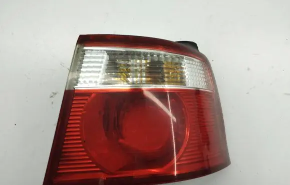 KIA Carens I Rear/tail lights Y21WV