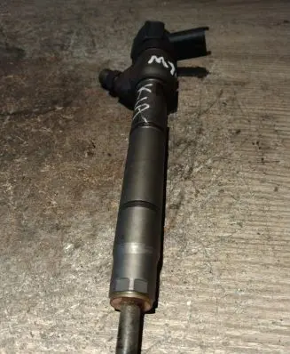 KIA Rio Fuel injector 338002A400 0445110256 7913023051206