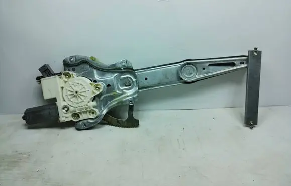 Toyota Avensis T250 Rear door window regulator with motor 0130822031