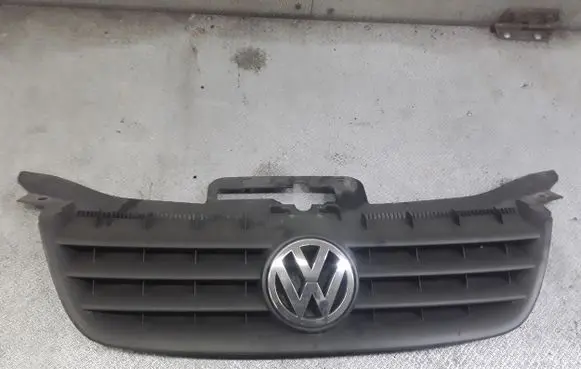 Volkswagen Touran I Front bumper upper radiator grill