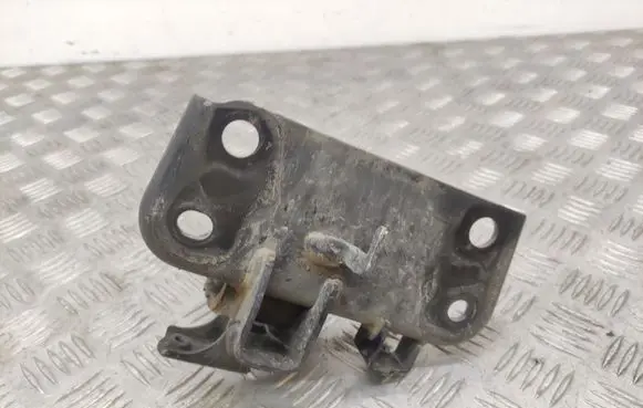 Toyota Verso Engine mount bracket