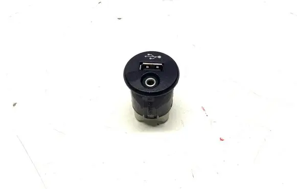 Nissan Qashqai USB socket connector 280023BH00A