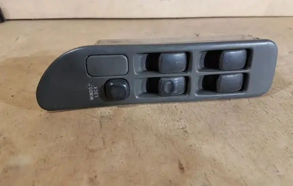 Mitsubishi Lancer Electric window control switch MB960378
