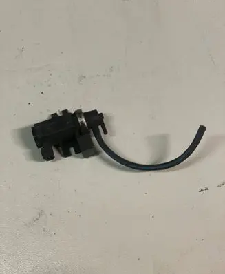 BMW 5 E39 Turbo solenoid valve 72279600 2247906