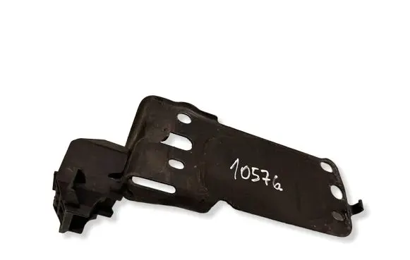 BMW 3 E90 E91 Radiator mount bracket 7117811