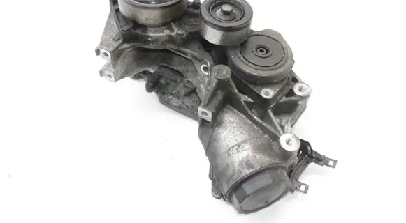 Honda CR-V Oil filter mounting bracket
