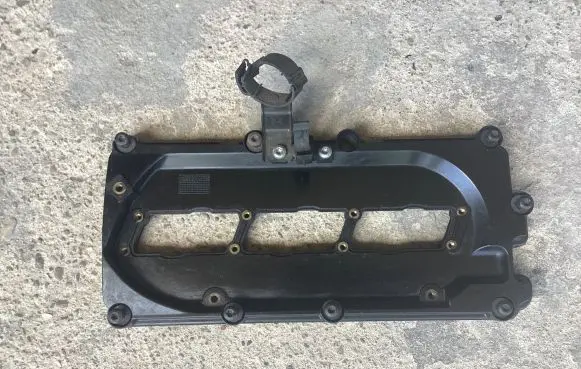 Audi Q7 4L Rocker cam cover 059103470K