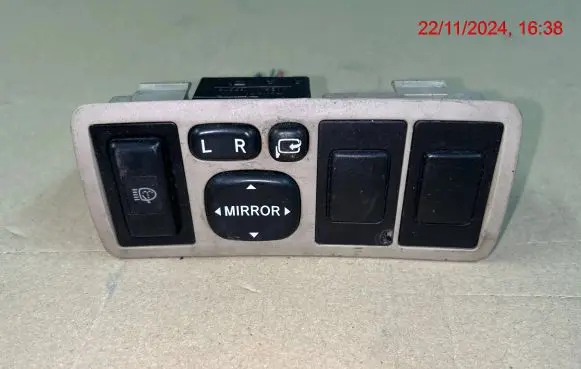 Toyota Avensis T250 Wing mirror switch