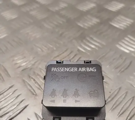 Toyota Auris E180 Passenger airbag on/off switch 489168