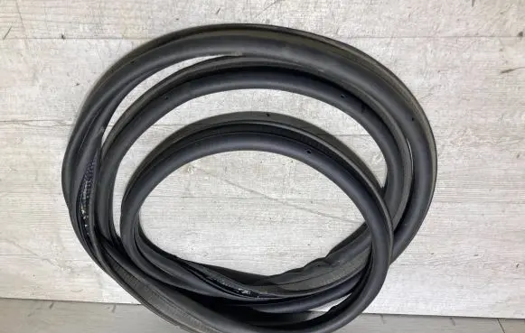 Renault Clio V Seal rubber (tailgate) 