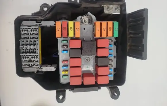 Peugeot Boxer Fuse box set 1190805 A223