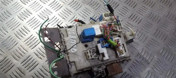 Nissan Almera Tino Fuse box set 243504u100 042400