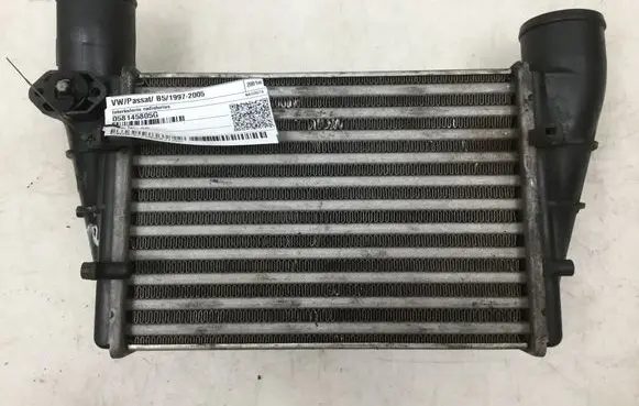 Volkswagen PASSAT B5 Intercooler radiator 058145805G