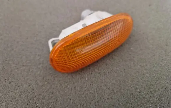 Mitsubishi L200 Front fender indicator light