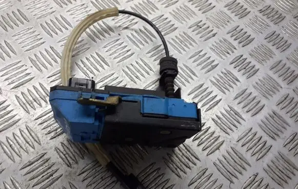 Volvo S60 Front door lock 8650546