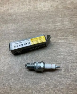 Renault Megane I Spark plug 7700724821