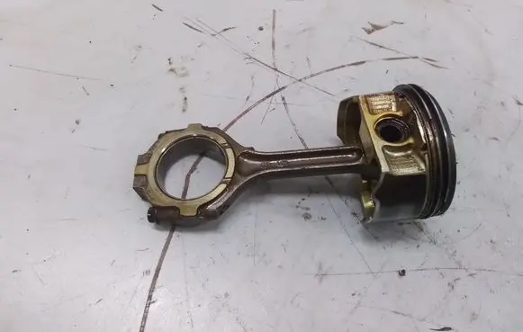 Nissan Maxima A34 Piston with connecting rod