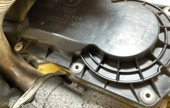 Mazda CX-7 Throttle valve R2AA136B0