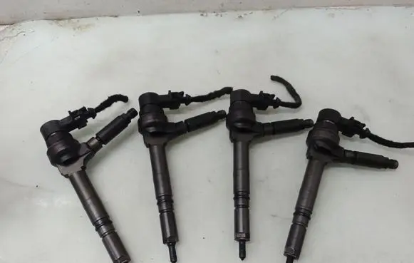 Opel Astra H Fuel injectors set 0445110118