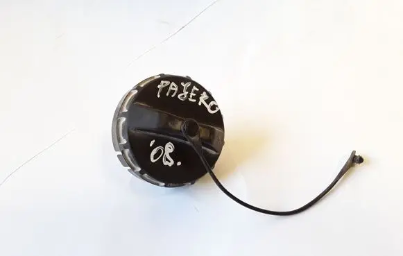 Mitsubishi Pajero Fuel tank filler cap NOCODE