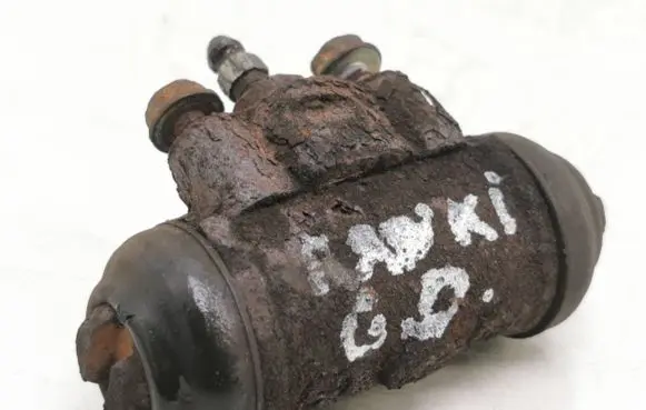 Suzuki Grand Vitara II Rear brake cylinder 