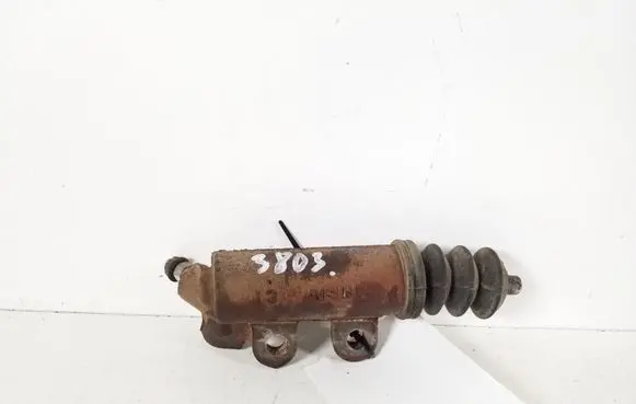 Toyota Avensis T270 Clutch slave cylinder 31470-12190