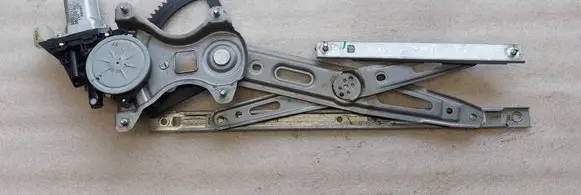 Hyundai i20 (PB PBT) Front door window regulator with motor 988201J100