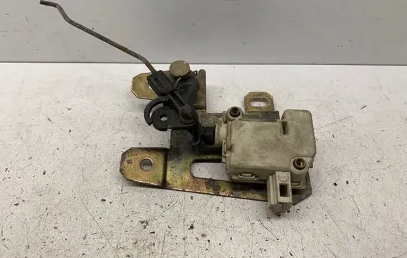 Volkswagen Bora Fuel tank cap lock motor 1J9827425D