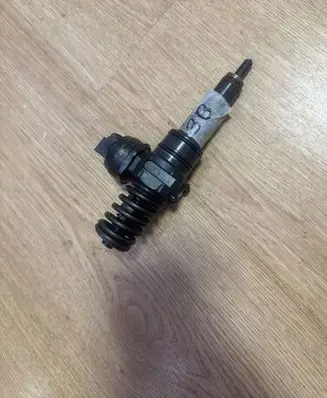 Volkswagen Caddy Fuel injector 038130073AP
