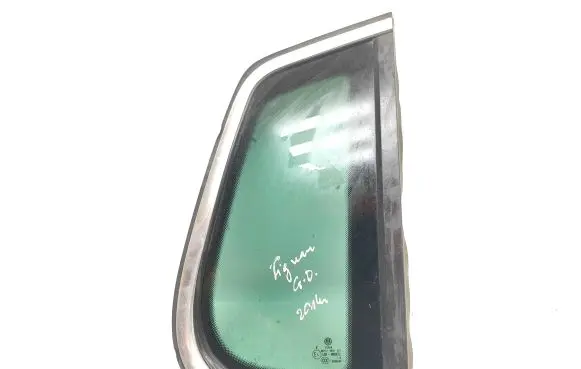 Volkswagen Tiguan Rear side window 43R000072 E000090 DOT747M532AS3