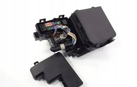 Nissan X-Trail T32 Fuse module 284B75NA0A