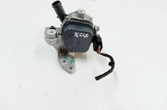 Volvo XC40 Electric auxiliary coolant/water pump 31493259
