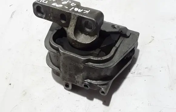 Volkswagen Caddy Engine mount bracket 1K0199262