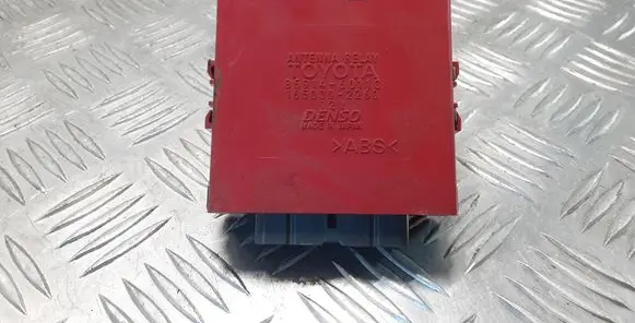 Toyota Land Cruiser (HDJ90) Antenna control unit 8591460110 1650002260