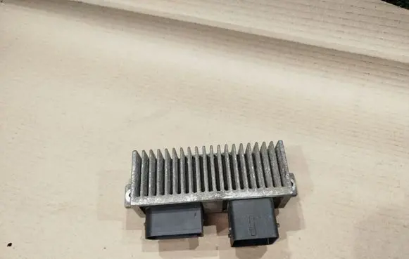 Renault Trafic III (X82) Glow plug pre-heat relay 271206395R