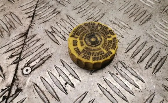 Ford Mondeo MK II Power steering tank cap 