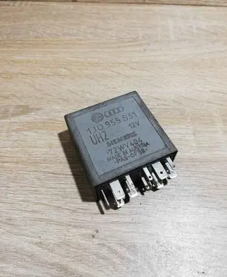 Volkswagen Golf IV Window wiper relay 1J0955531