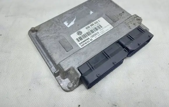 Volkswagen Polo Engine control unit/module 03D906032C 5WP4012403