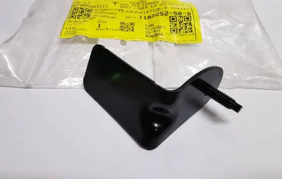 Tesla Model 3 Fender mounting bracket 1102252-S0-D