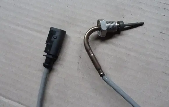 Audi A1 Exhaust gas temperature sensor 04L906088BL