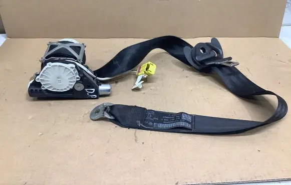 Volkswagen PASSAT B6 Front seatbelt 3C1857706F