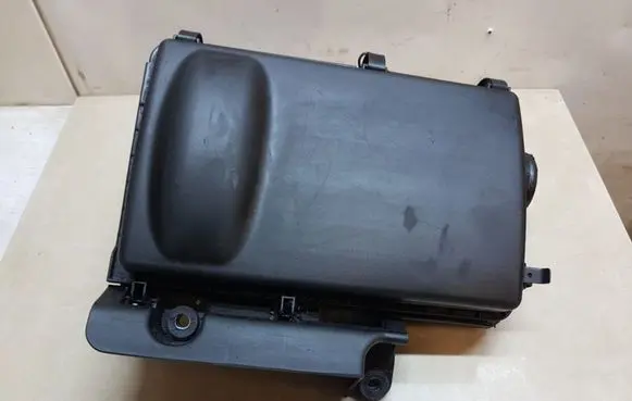 Toyota Prius (XW20) Air filter box