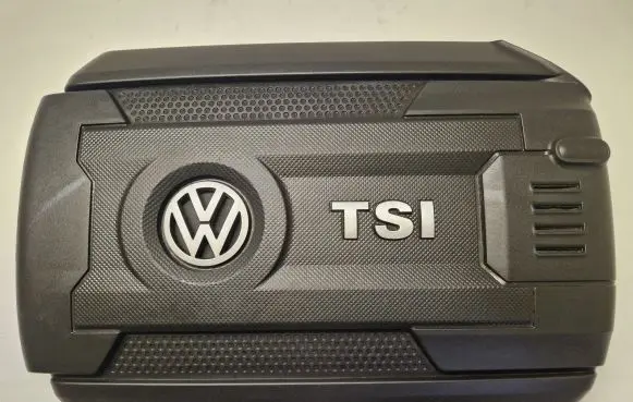 Volkswagen PASSAT B7 USA Engine cover (trim)