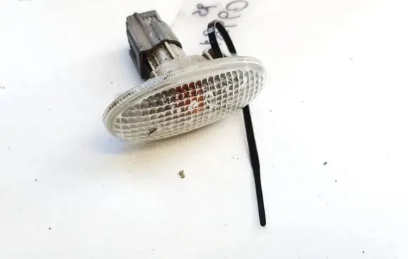 Mazda 5 Front fender indicator light p2829