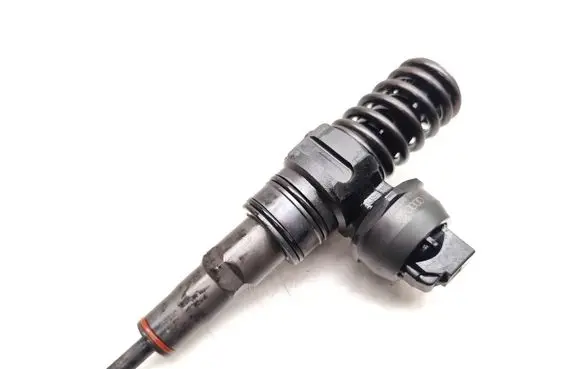 Volkswagen Golf V Fuel injector 038130073AG 0414720215