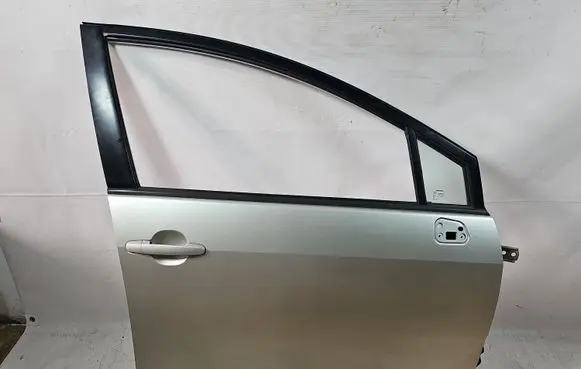 Toyota Corolla Verso AR10 Front door