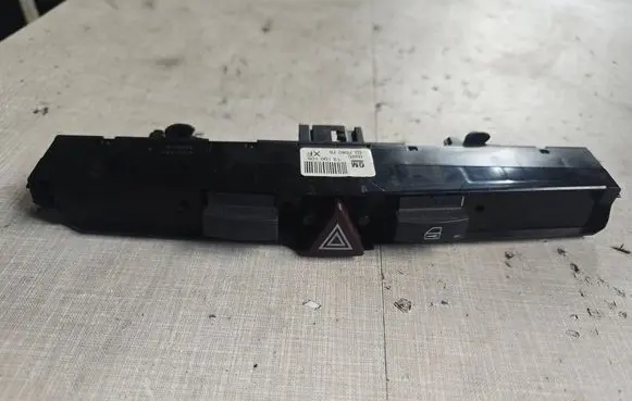 Opel Zafira B Hazard light switch 13100105 0320 03758075